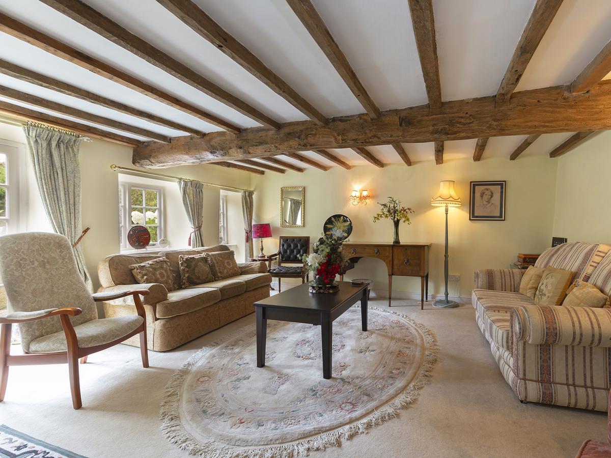 Pilgrim Cottage Bourton on the Hill Exterior photo