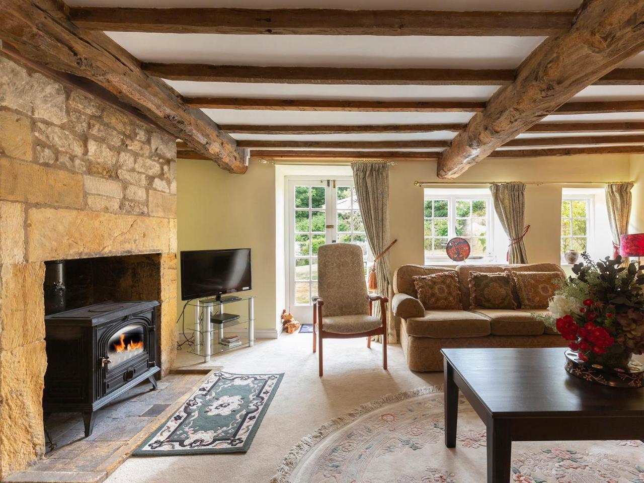 Pilgrim Cottage Bourton on the Hill Exterior photo