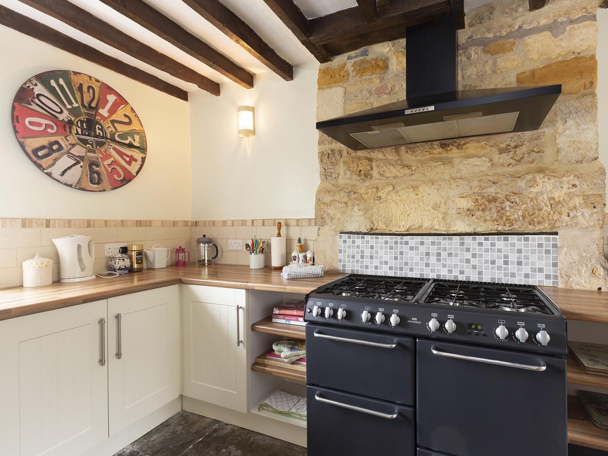 Pilgrim Cottage Bourton on the Hill Exterior photo