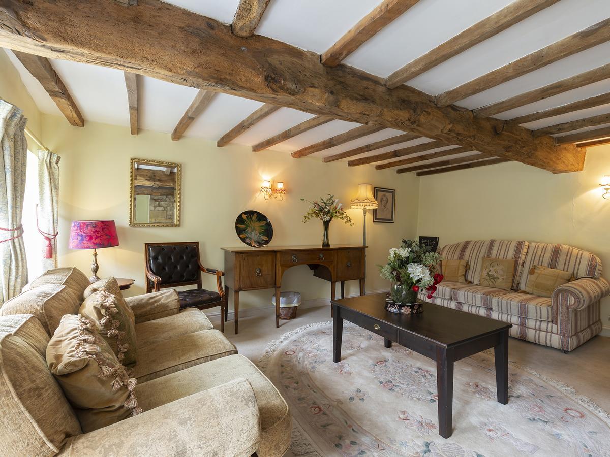 Pilgrim Cottage Bourton on the Hill Exterior photo