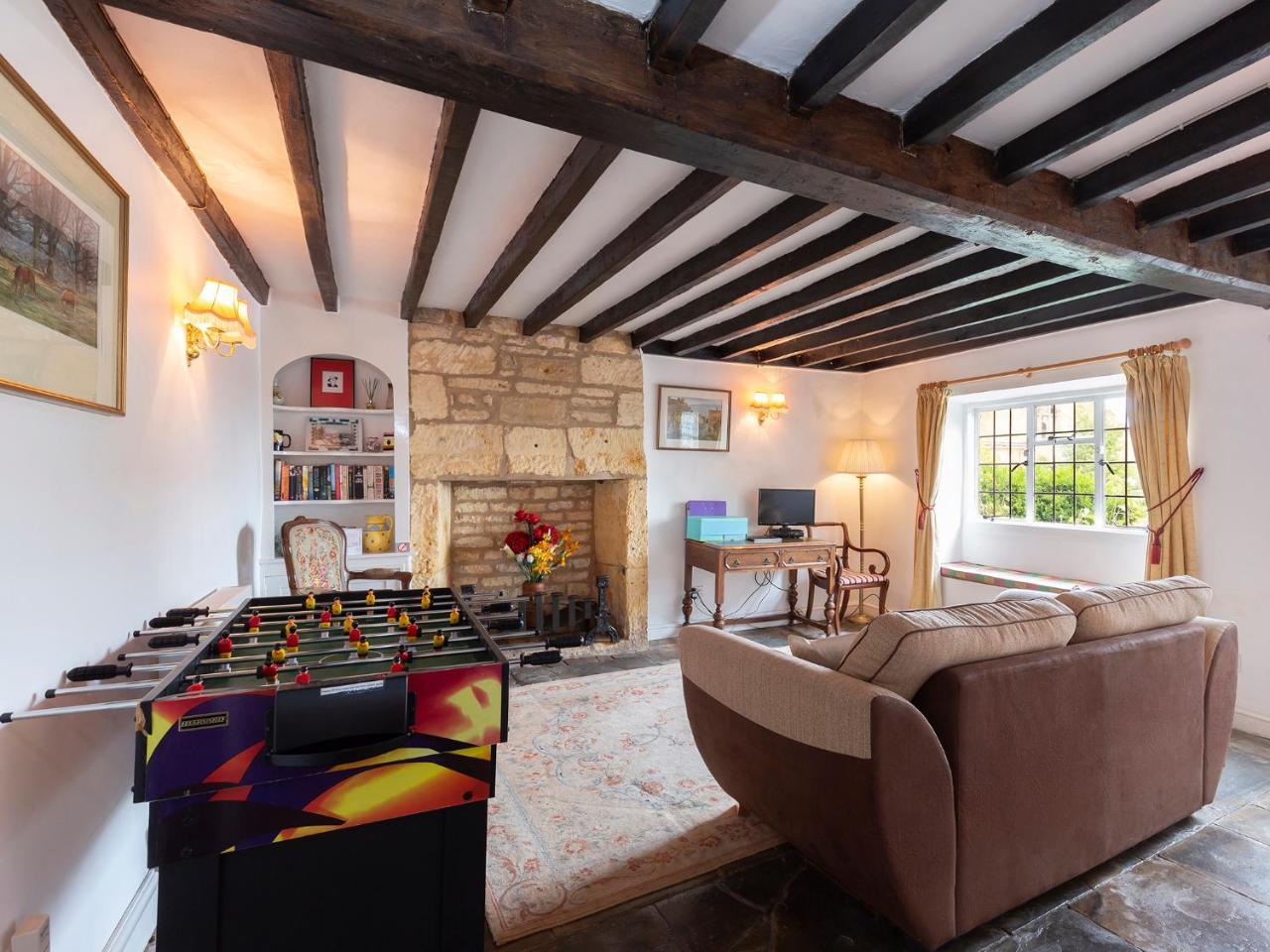 Pilgrim Cottage Bourton on the Hill Exterior photo