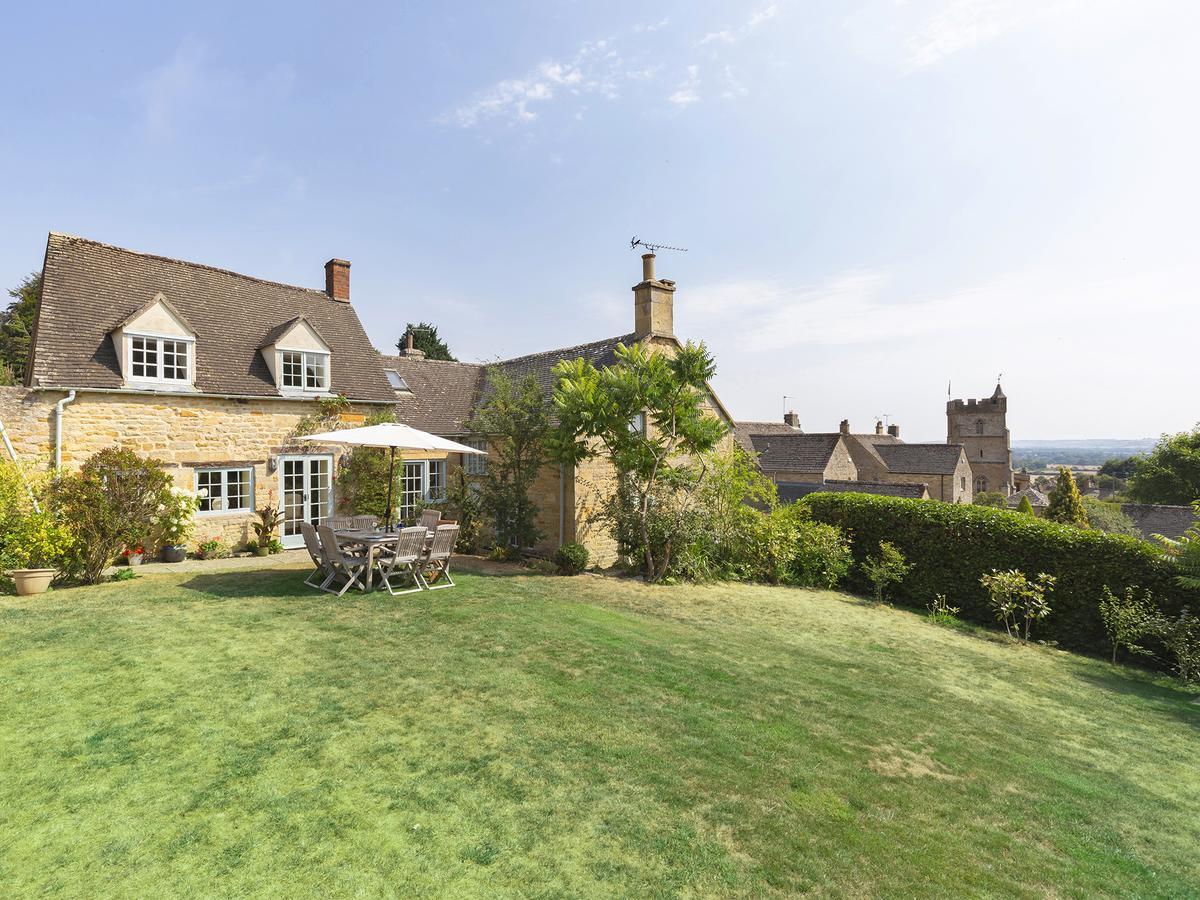 Pilgrim Cottage Bourton on the Hill Exterior photo